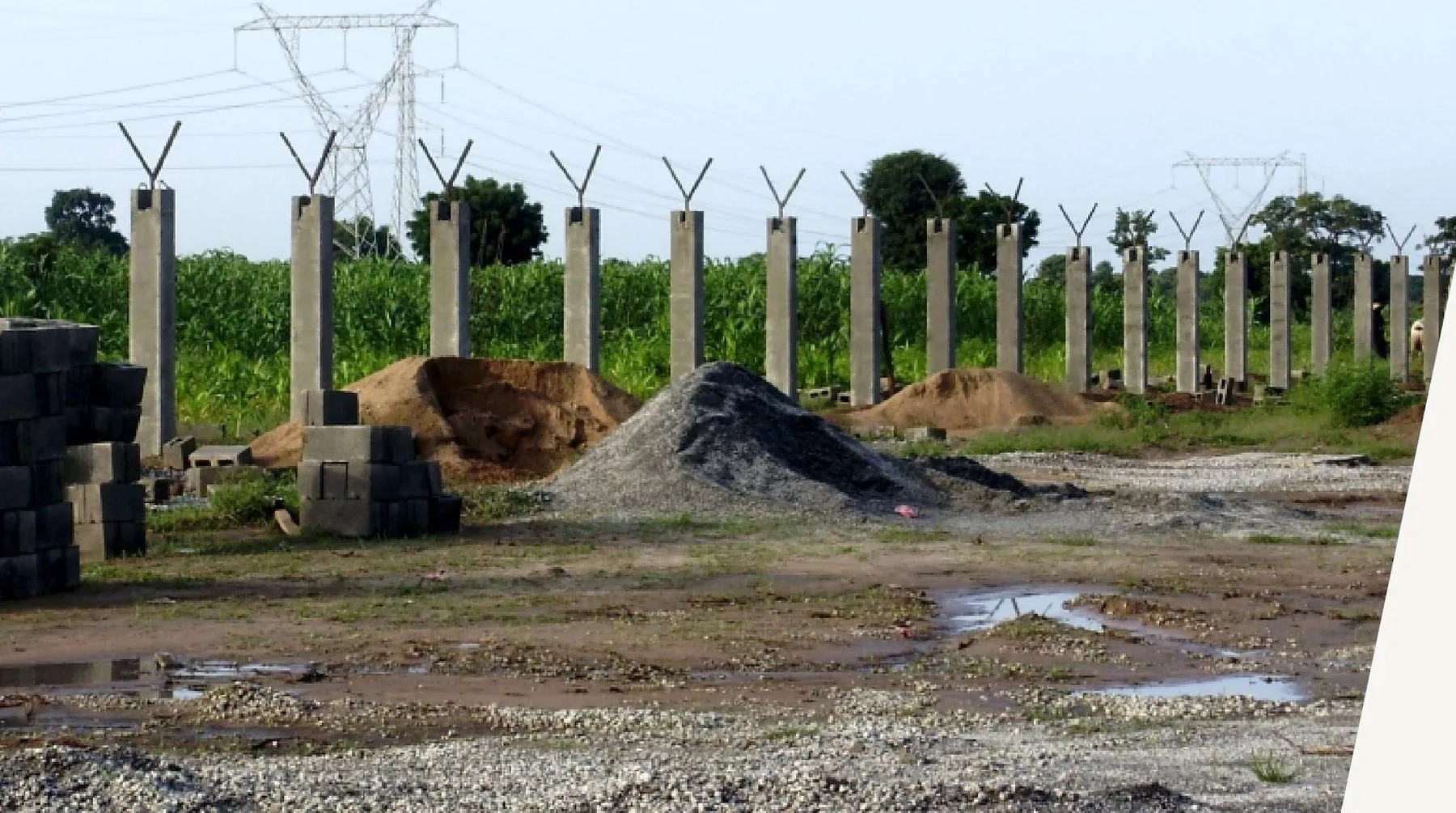 Structure de sous-station en construction